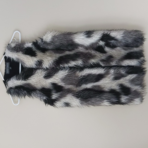 Almost Famous Faux Fur Open Cardigan Sweater Vest M White Black Vegan - Picture 1 of 16